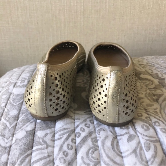Me Too Crackled Gold Perforated Flats - Picture 5 of 6